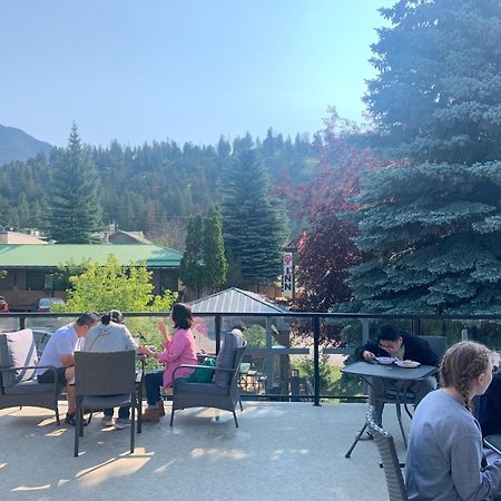 Destination Inn Radium Hot Springs Esterno foto