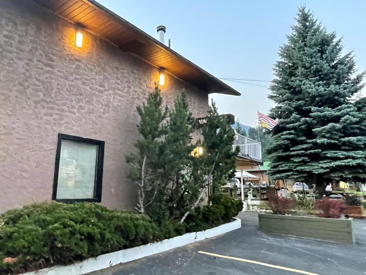 Destination Inn Radium Hot Springs Esterno foto