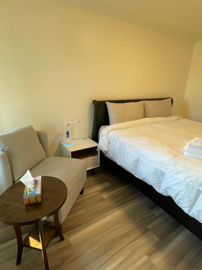 Destination Inn Radium Hot Springs Esterno foto