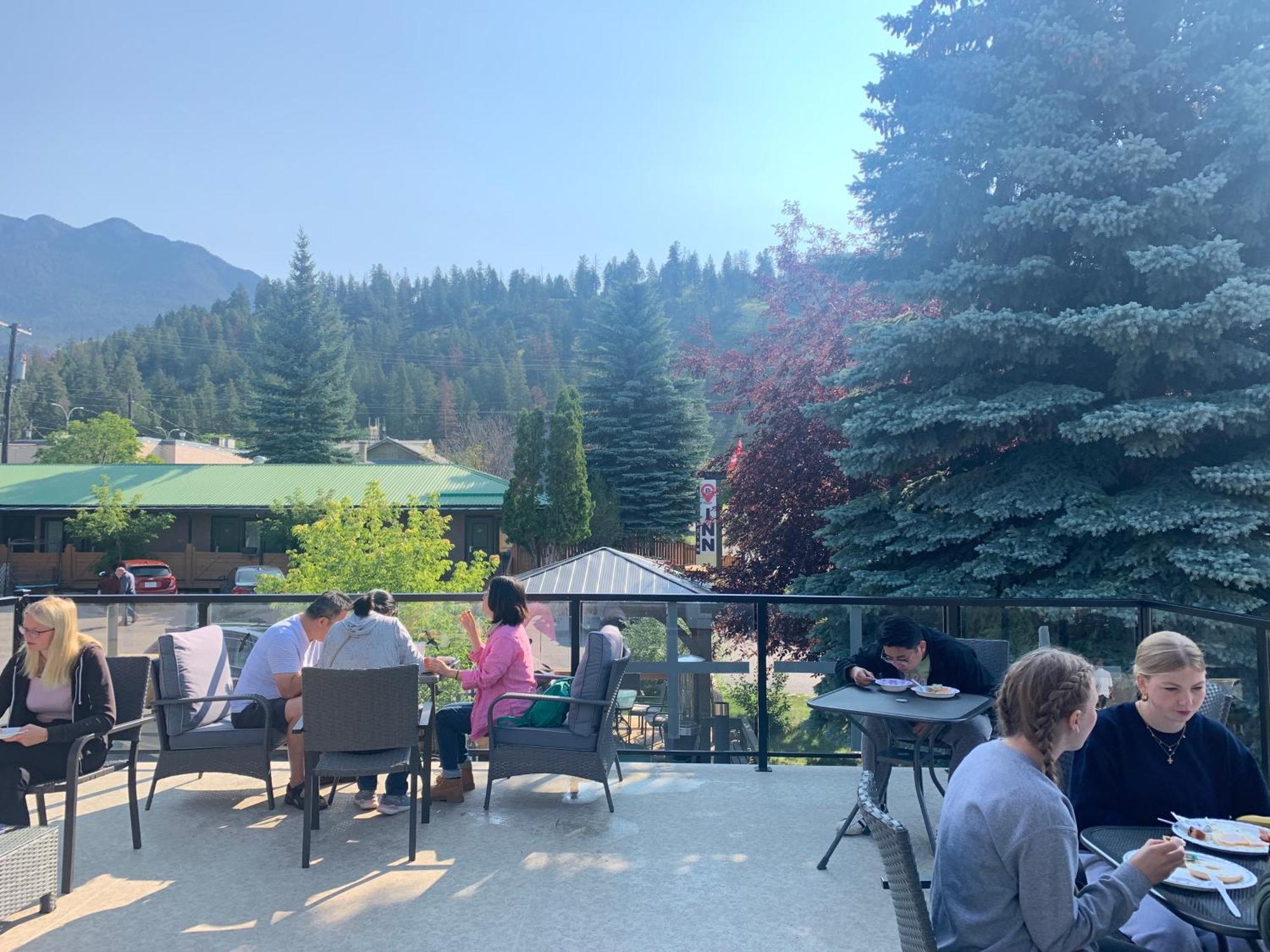 Destination Inn Radium Hot Springs Esterno foto